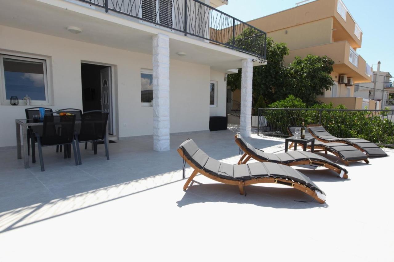 Apartment With Terrace And Sea View - Lucic Trogir Exterior foto